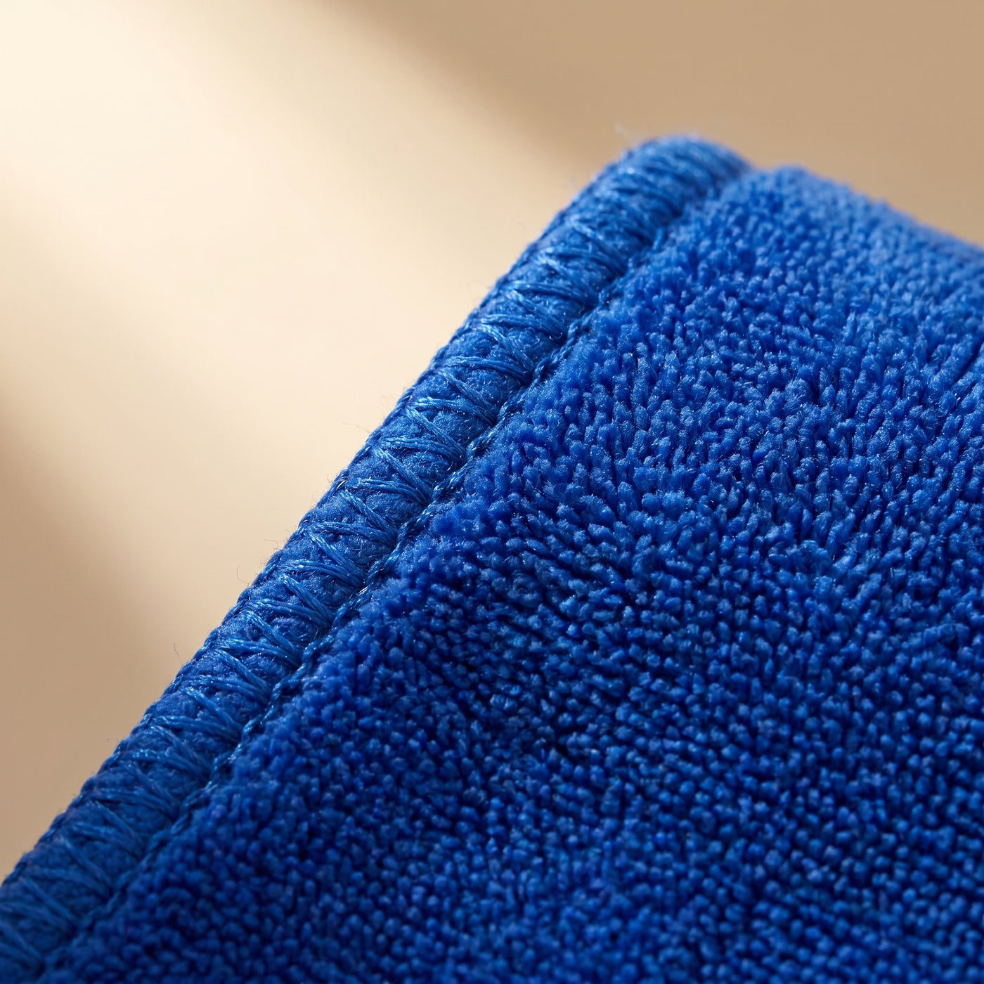 DRIVORA XL Microfiber Drying Towel — precision double-locked edge hemming macro